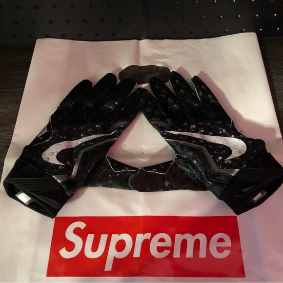 Supreme Nike Vapor Jet 4.0 Football Gloves - Picture 2 of 4